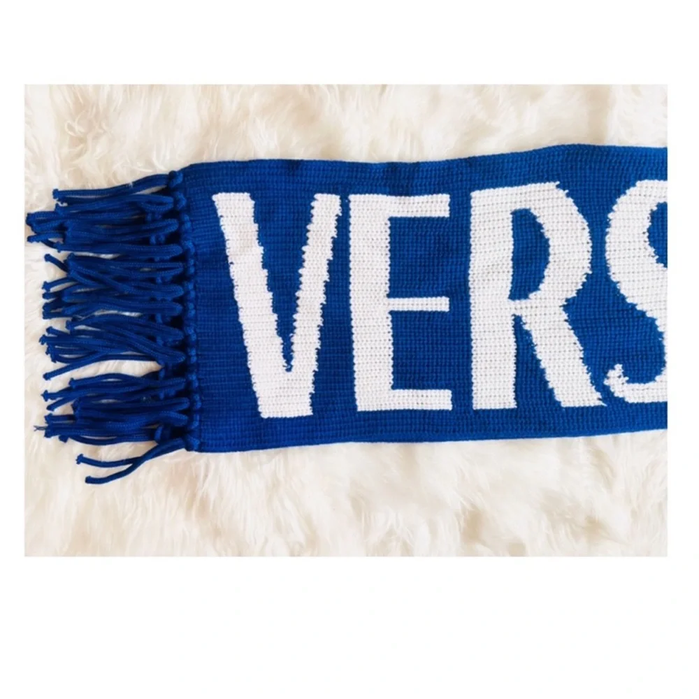 New! VERSACE Logo Intarsia Knit Fringe Oversized Unisex Wool Scarf in Royal Blue - Picture 8 of 15
